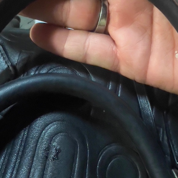 Authentic LV leather embossed speedy cube 30 handbag - Picture 7 of 8